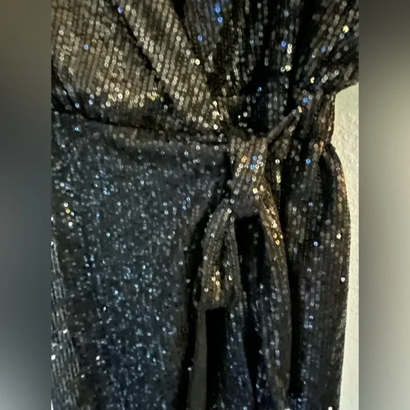 (NWT) Cocktail/Party Sequin V-Neck Wrap Romper (Size M) - Picture 3 of 11